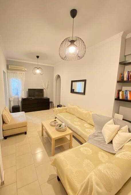 Elias' Family Flat In Plato's Academy Apartment *