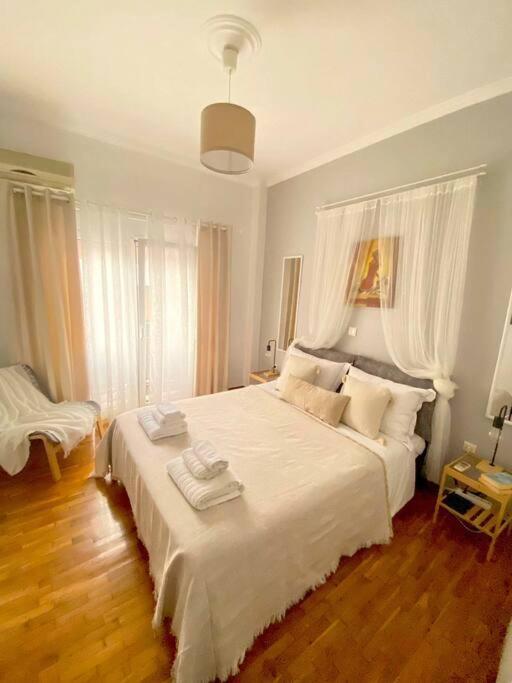 Elias' Family Flat In Plato's Academy Athen